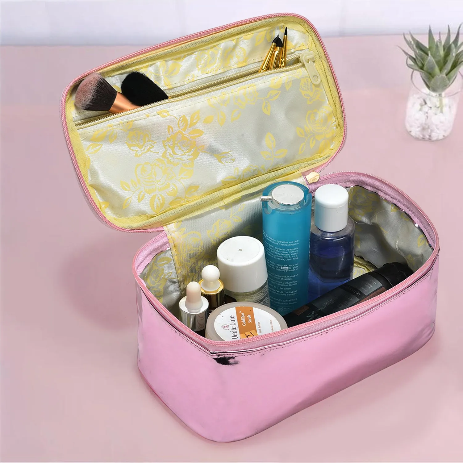 Astute Single Compartment Waterproof Makeup Kit