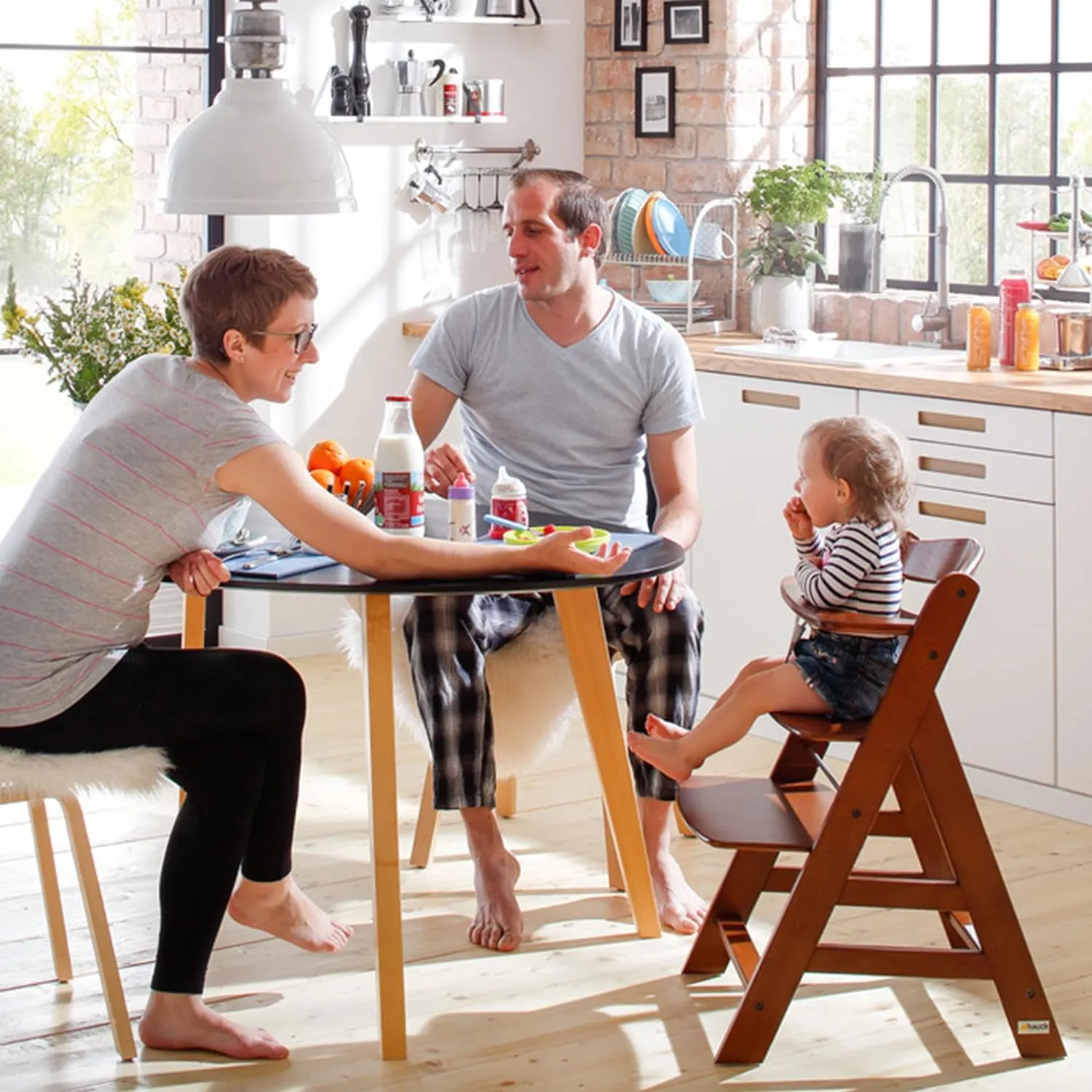 hauck Alpha  Grow Along Solid Beechwood Booster Highchair with Adjustable Seat, 5 Point Safety Harness, & Bumper Bar for Infants & Toddlers, Walnut