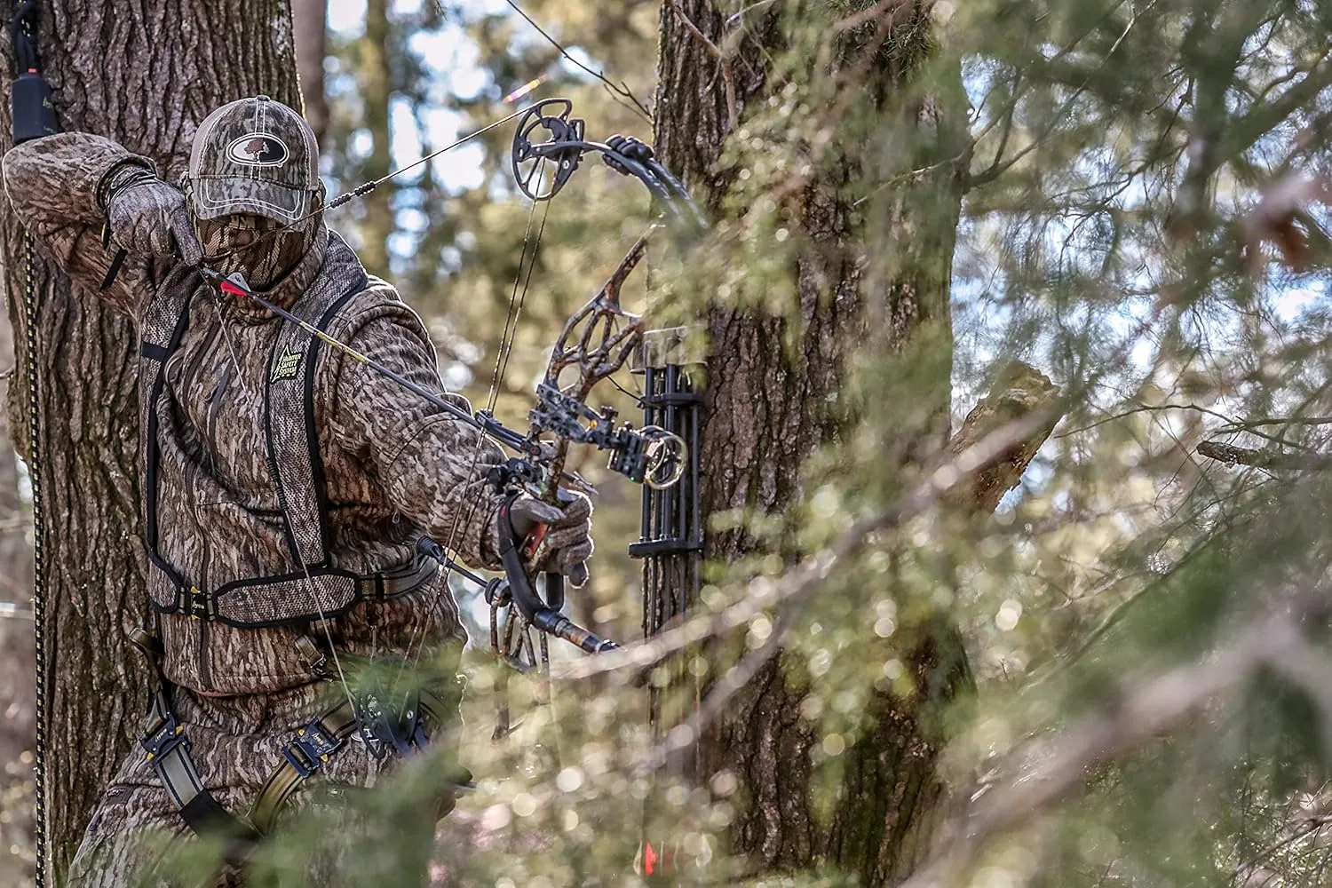 Hunter Safety System Ultra-Lite Harness - Shock Absorbing Safety Harness - Hunting Gear and Durable Hunting Equipment