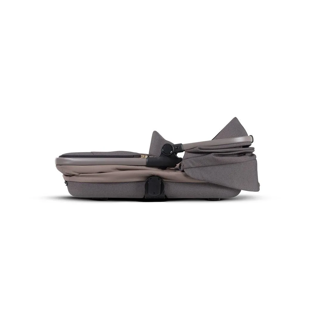Outlet - Silver Cross Reef First Bed Folding Carrycot - Earth - Damaged Packaging